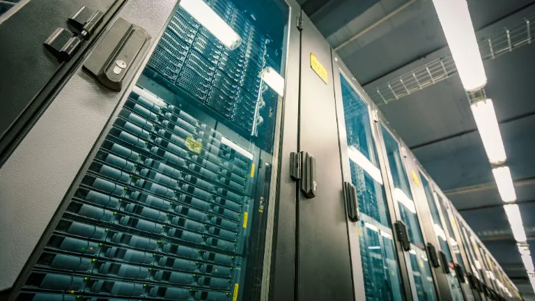 Hong Kong Dedicated Servers — Low-Latency, 99.99% SLA 3 Hong Kong Bare Metal Server